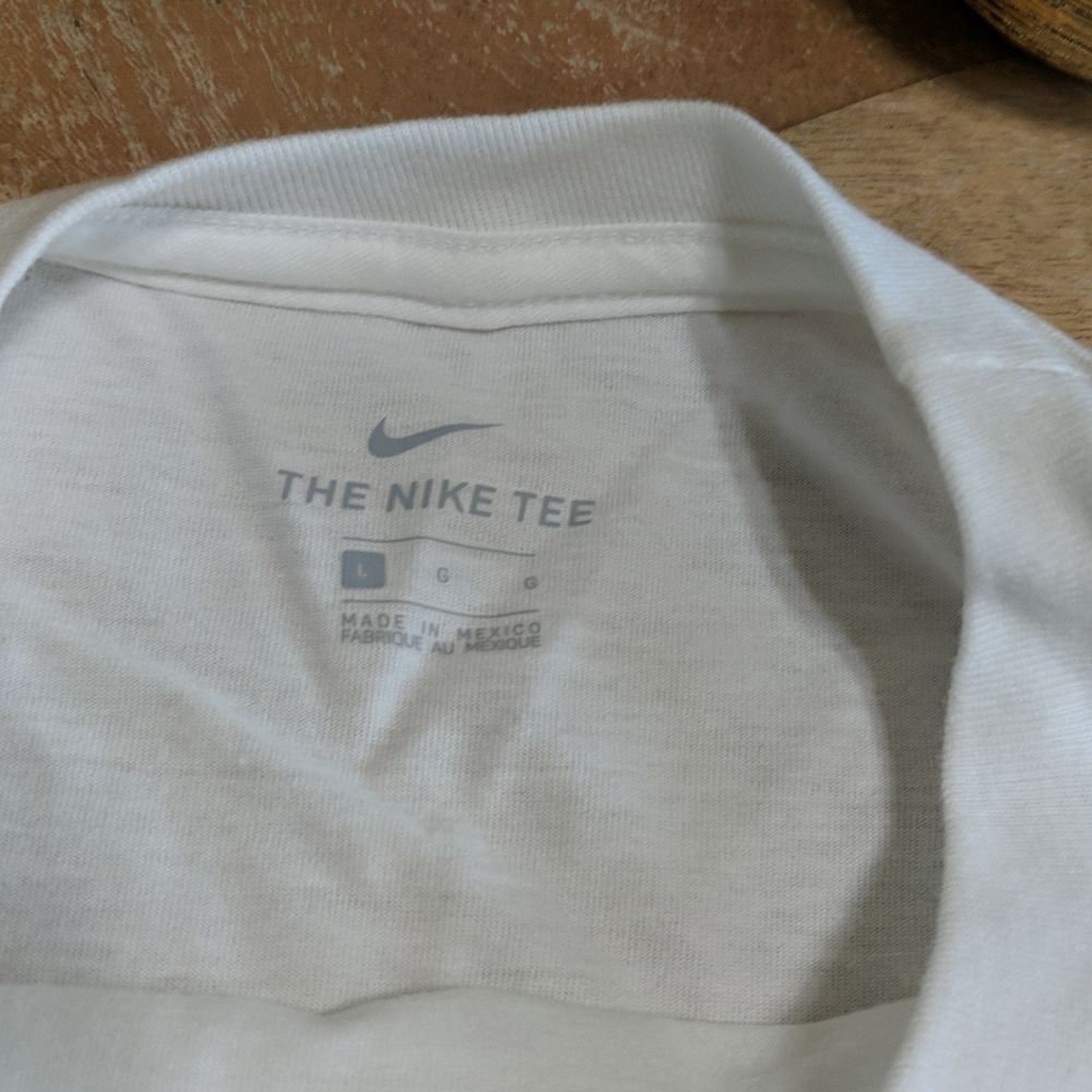 Nike Sneaker Factory Youth Unisex White Tee Shirt NWOT sz L 100% Cotton - Picture 4 of 8